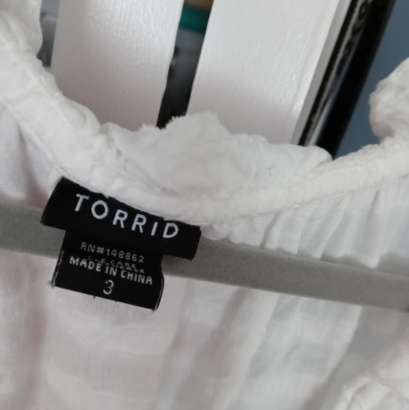 Torrid ruffle detail sleeveless top - Picture 2 of 4